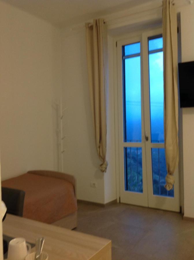 Affittacamereirosmarini Vernazza Luaran gambar